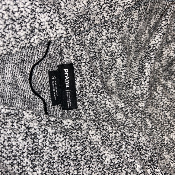 Brand new cropped prana hoodie - Picture 2 of 2